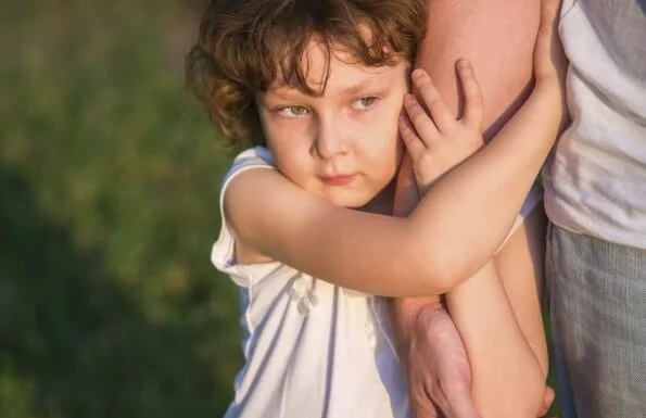 ما هي متلازمة الطفل المدلل ومتى تظهر عند الأطفال؟