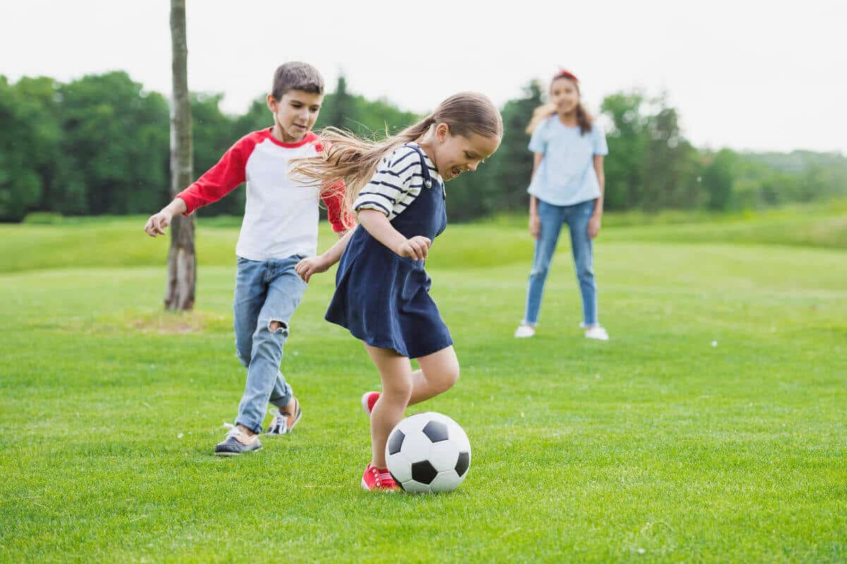 ما هي أفضل رياضة للطفل كثير الحركة